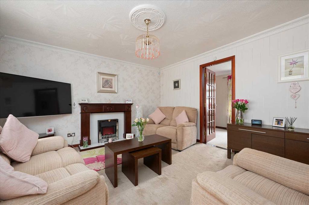 Property photo 2 of 28