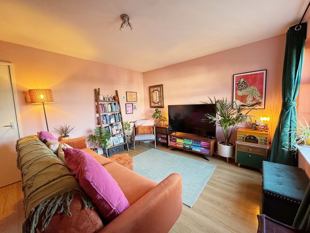 Property photo 2 of 10 Lounge