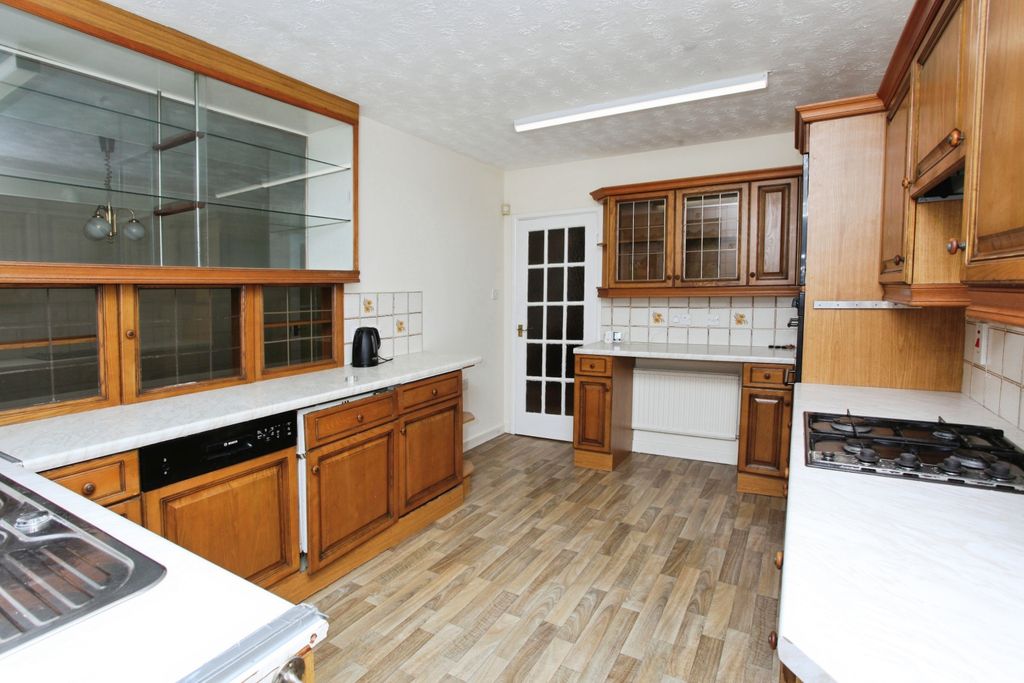 Property photo 2 of 29 Img_7917