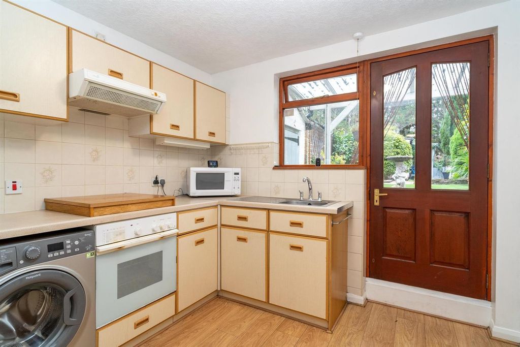 Property photo 3 of 12 Kitchen Breakfast Room