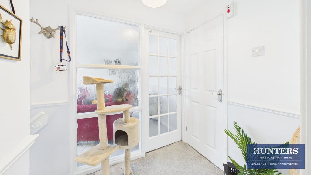 Property photo 2 of 11 Landing