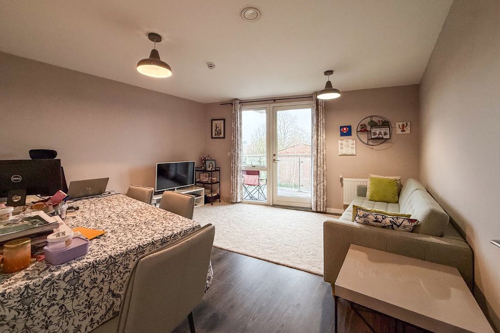 Property photo 2 of 10 4906311