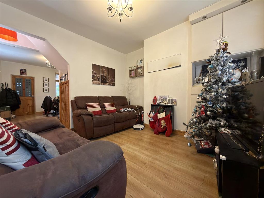 Property photo 2 of 10 Lounge