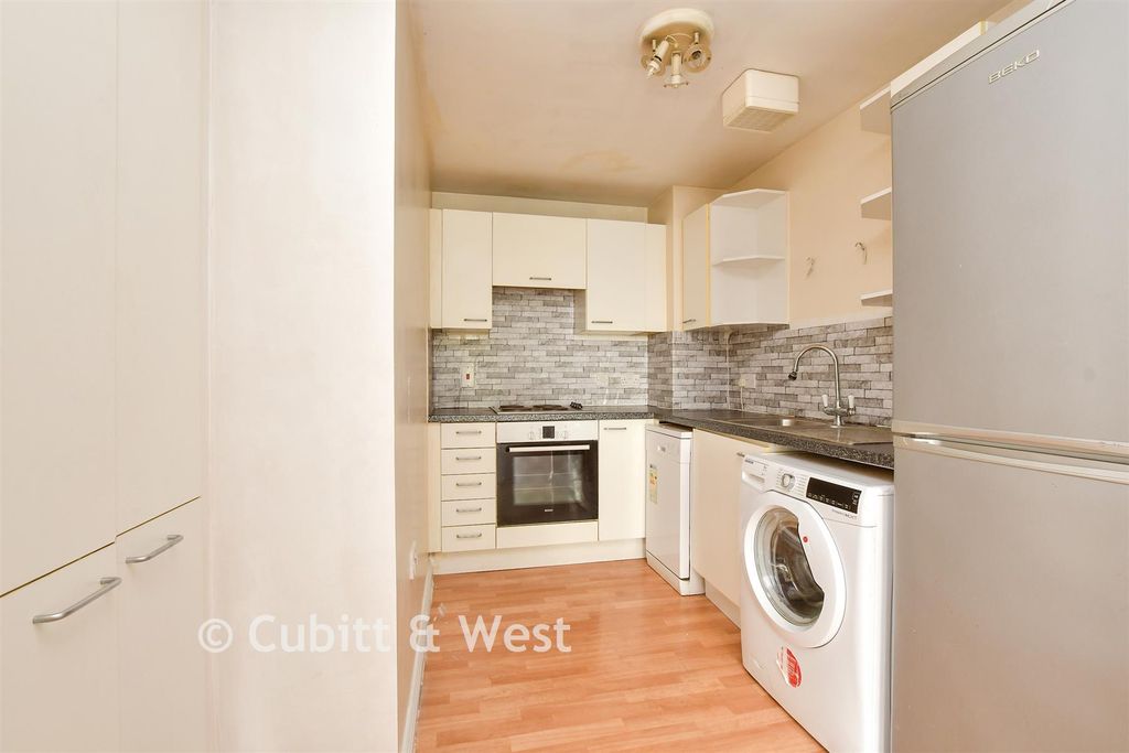 Property photo 1 of 8 Kitchen