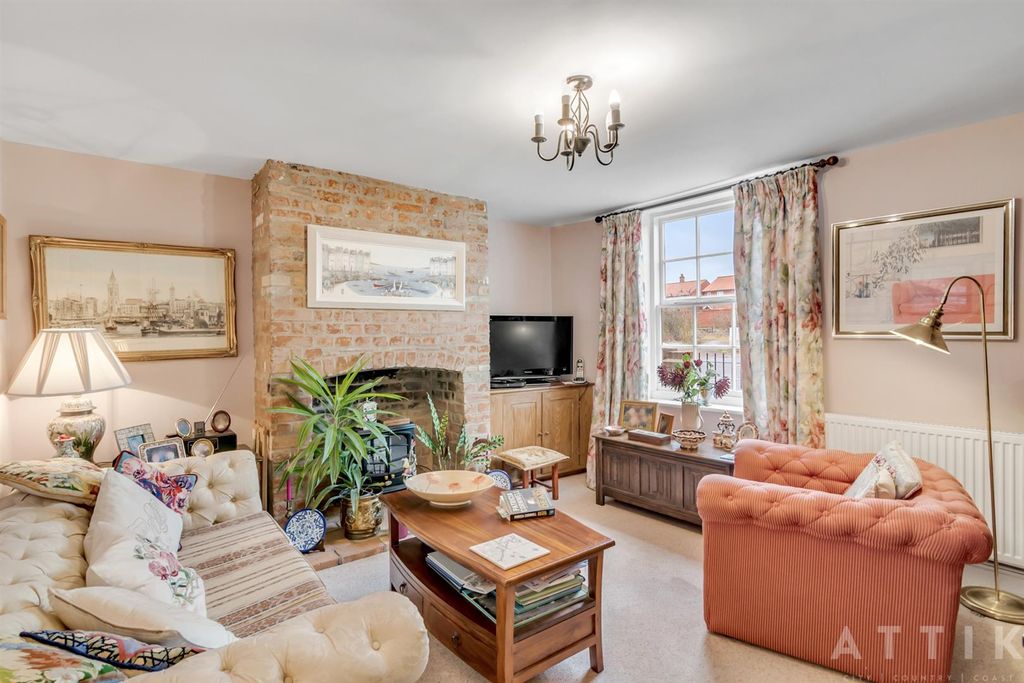 Property photo 2 of 24 Attik 11 St Johns Road Bungay Nr35 1Dh (7).Jpg