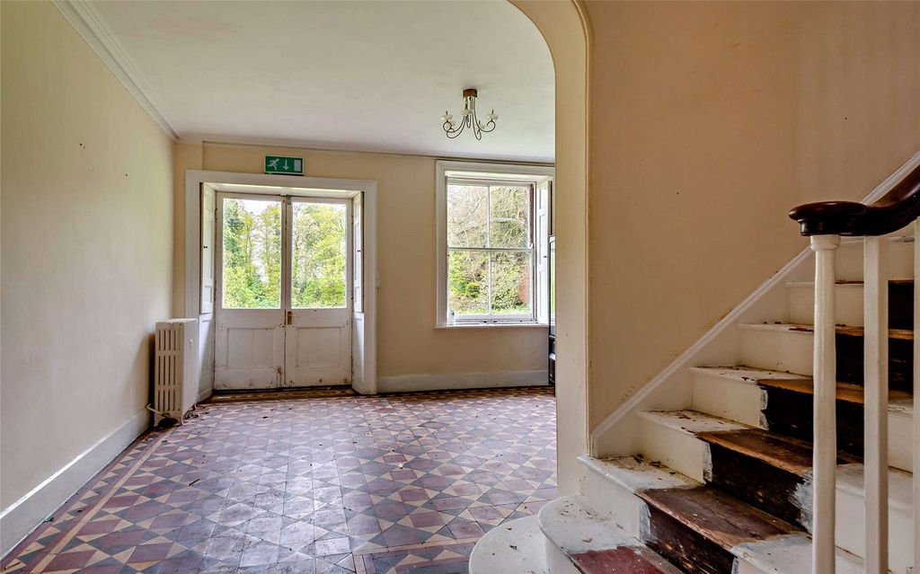 Property photo 3 of 13 Entrance Hall