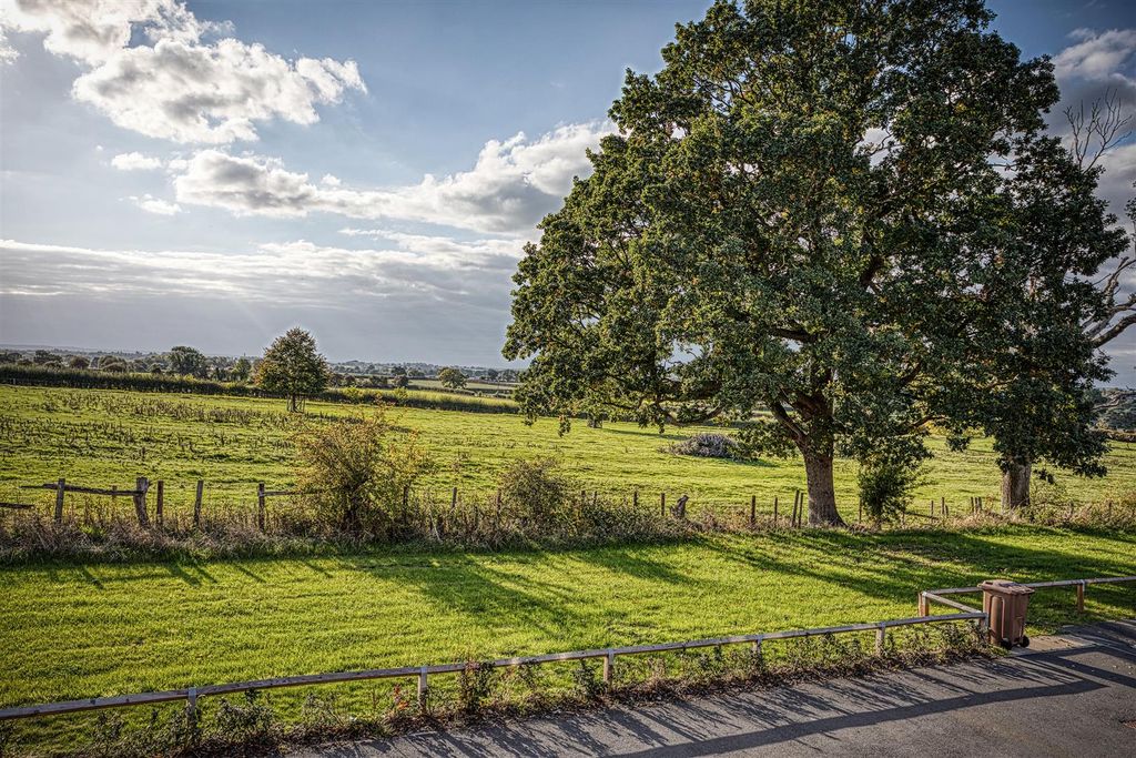 Property photo 2 of 14 2025-09-30 15.24.44-3_Hdr.Jpg