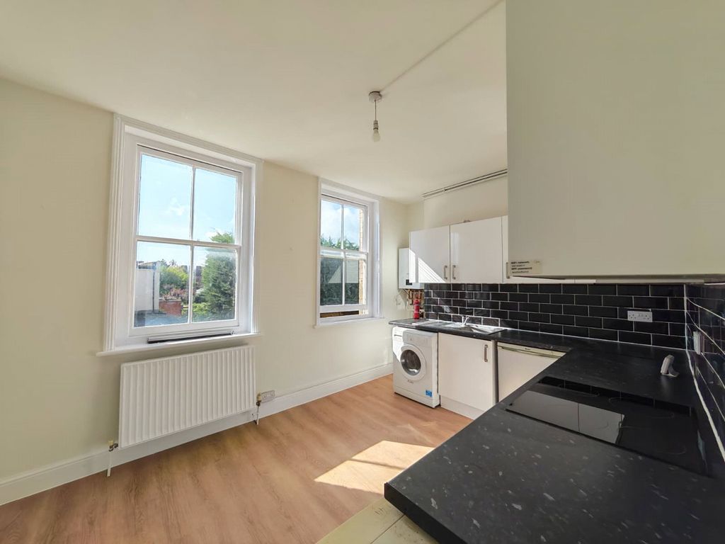 Property photo 3 of 9 Kitchen