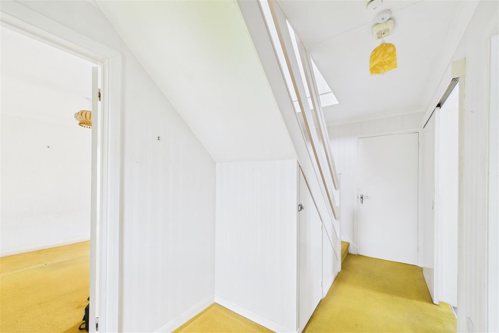 Property photo 3 of 16 Hallway