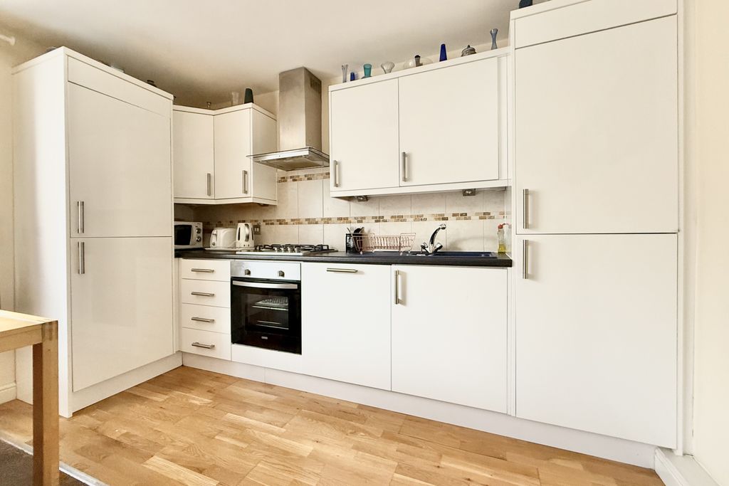 Property photo 3 of 15 4