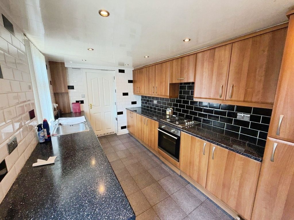 Property photo 3 of 15 Kitchen