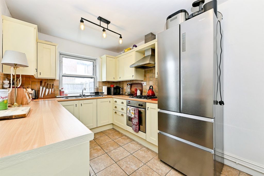 Property photo 3 of 19