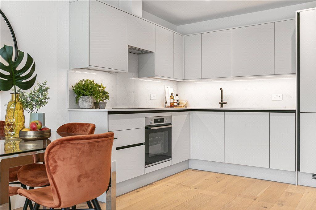 Property photo 3 of 19 Kitchen