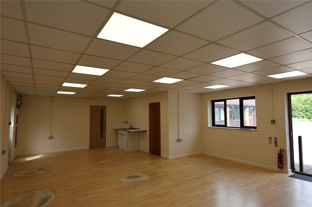 Property photo 3 of 8 Picture No. 15