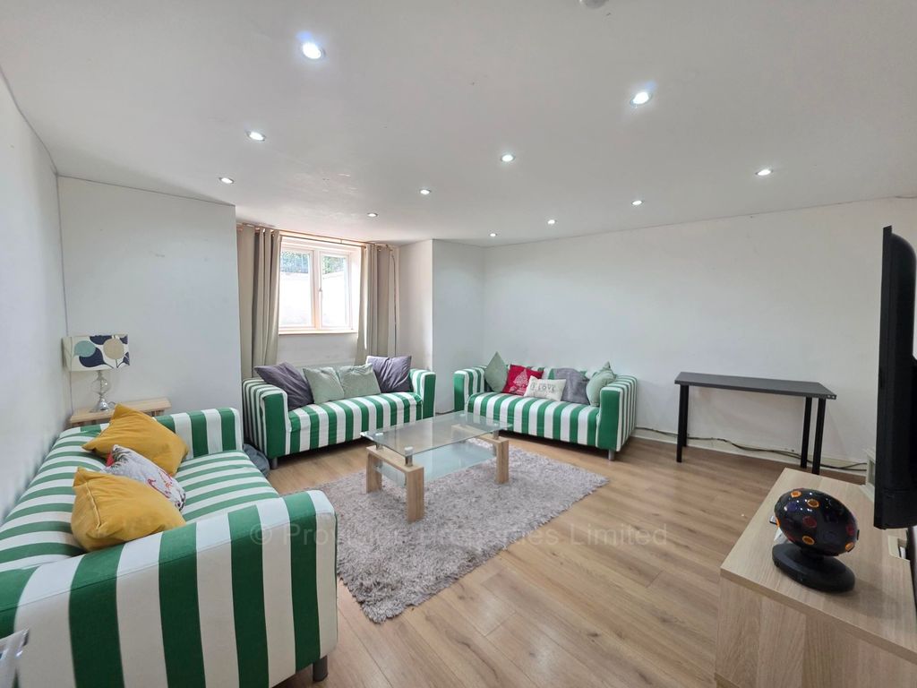 Property photo 3 of 13 Photo