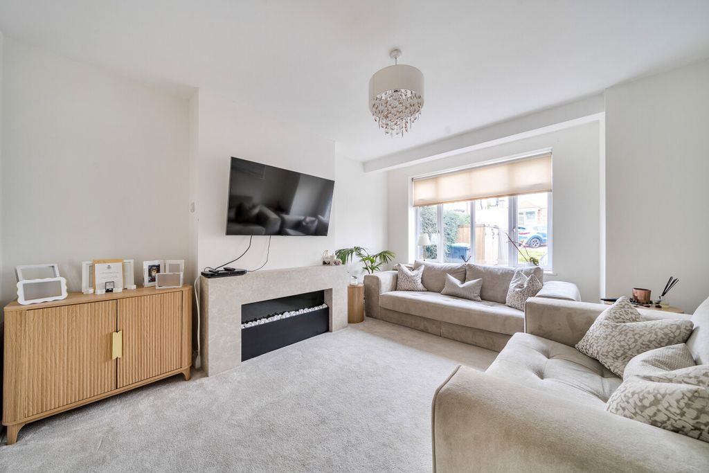 Property photo 2 of 18 1540130-7-6Ae31c0...