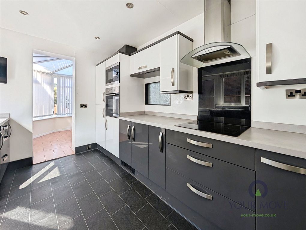 Property photo 3 of 15 Kitchen
