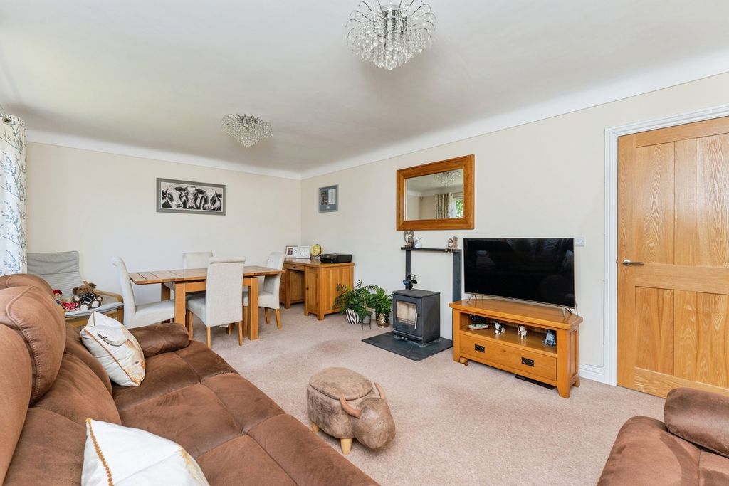 Property photo 2 of 18 Lounge/Diner