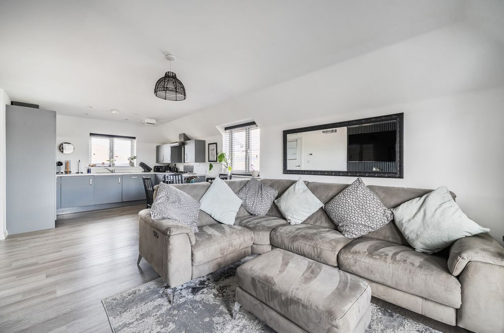 Property photo 3 of 18 1348745-7-68B97d2...