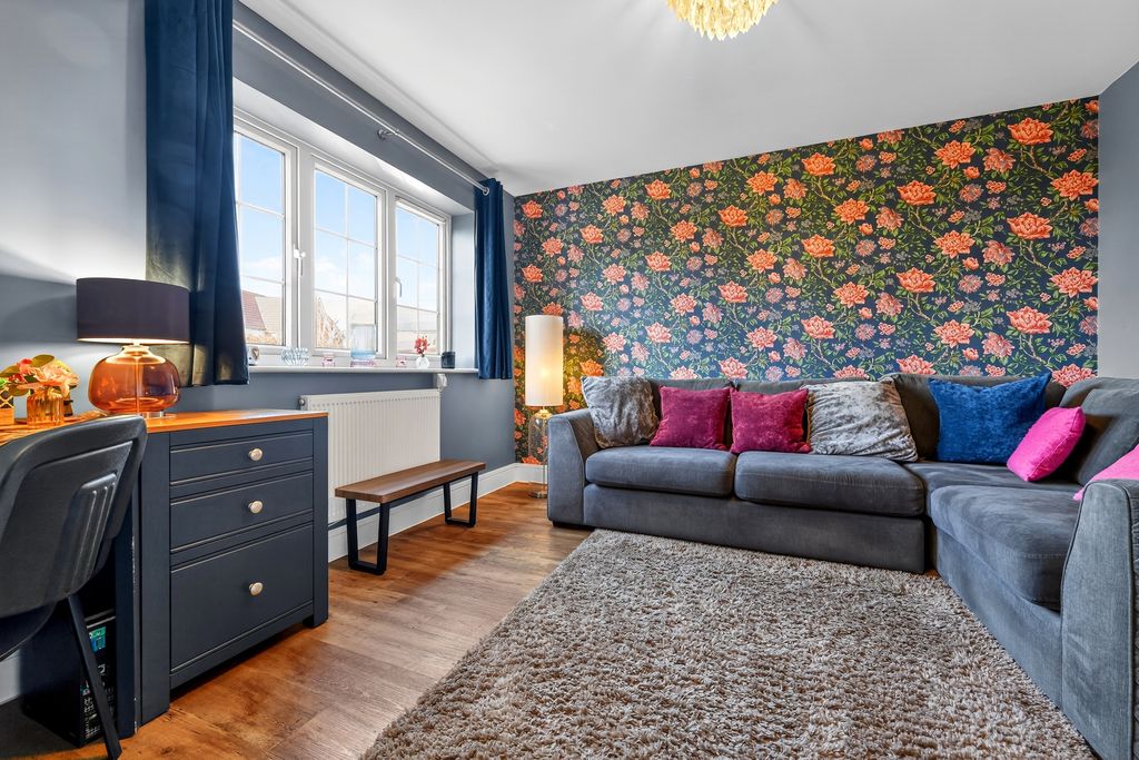 Property photo 3 of 32