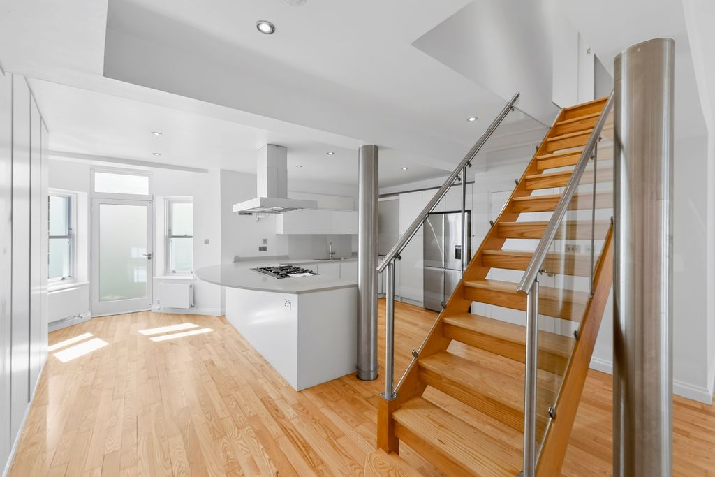 Property photo 3 of 20 Pbox-Img.Jpg