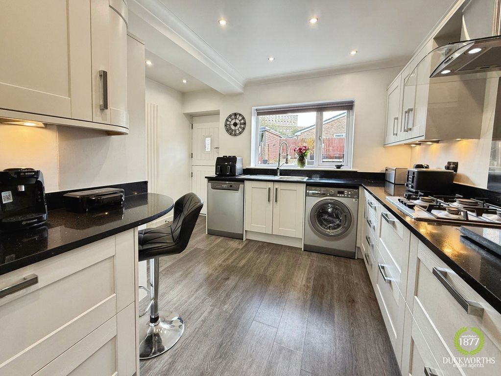 Property photo 2 of 25