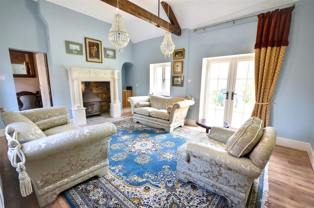 Property photo 3 of 20 Sitting Room