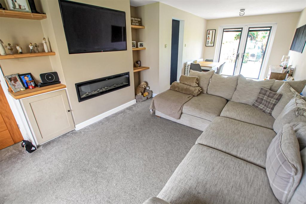 Property photo 3 of 14 Living Room (2).Jpg