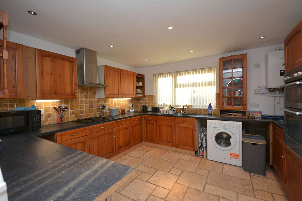 Property photo 3 of 19 Picture No. 05