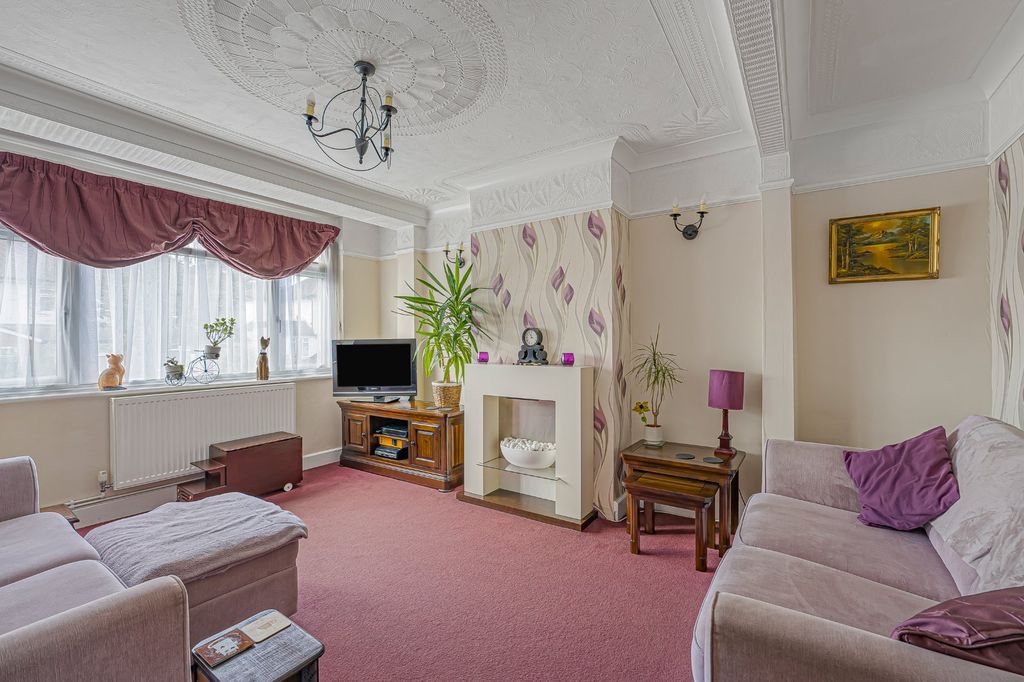 Property photo 1 of 40 Picture No. 23