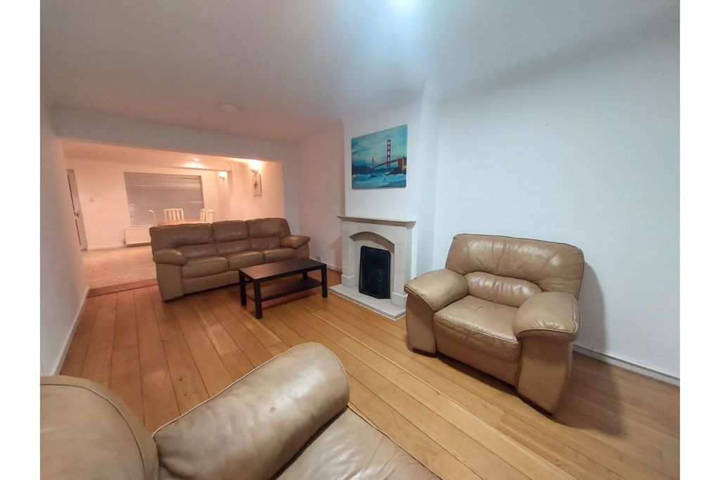 Property photo 2 of 18 Living Room