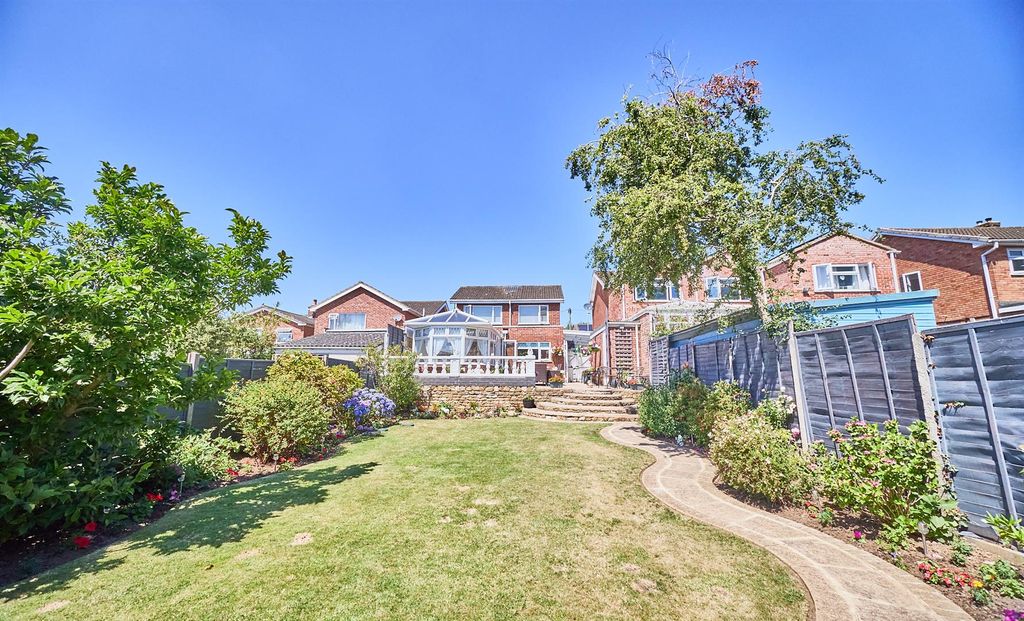 Property photo 2 of 21 Bearsden Crescent 10.Jpg