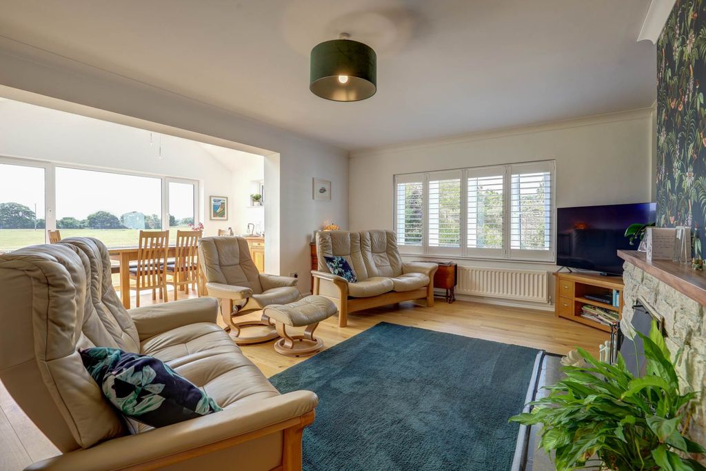 Property photo 2 of 29