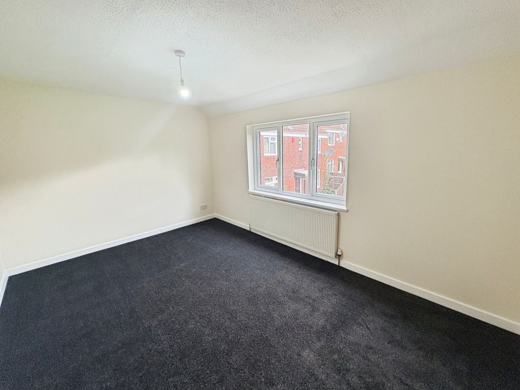 Property photo 3 of 7 Bedroom 1