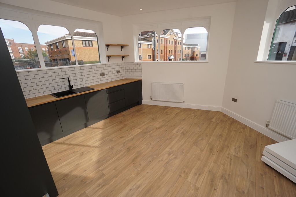 Property photo 2 of 6 Kitchen