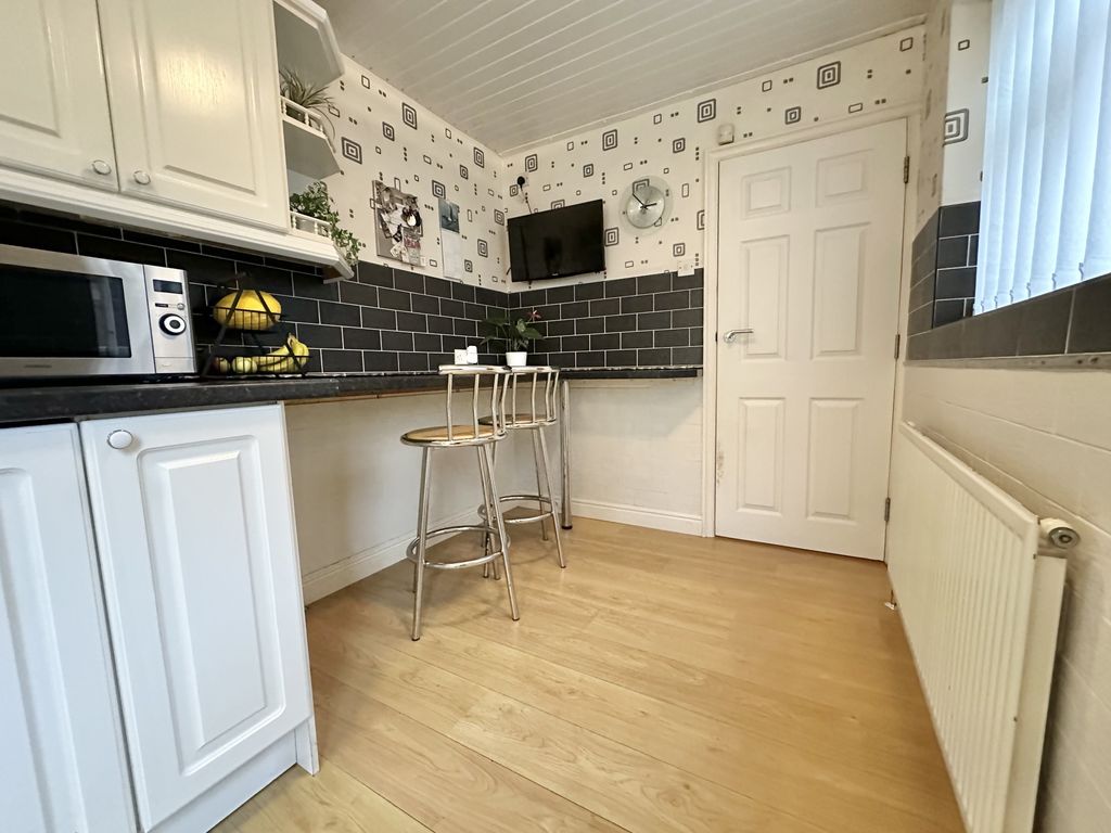 Property photo 3 of 34