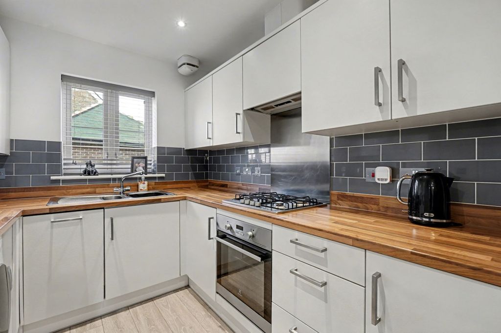 Property photo 2 of 24