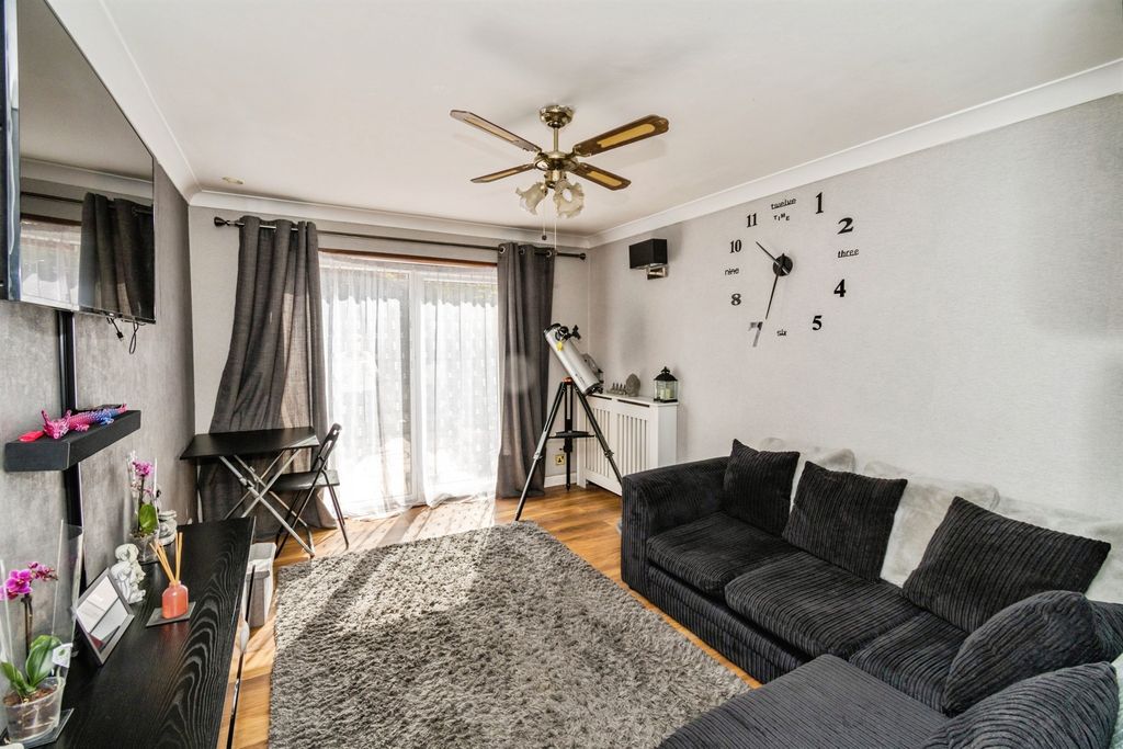 Property photo 2 of 20