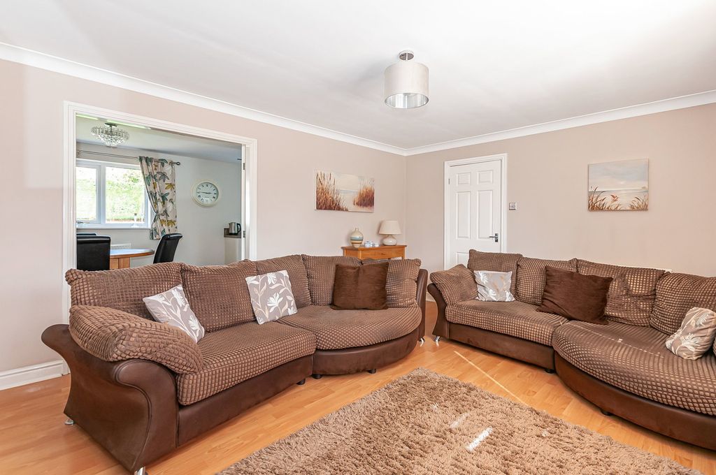 Property photo 3 of 23