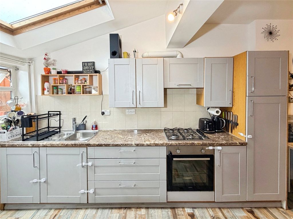 Property photo 2 of 16 Stunning Kitchen