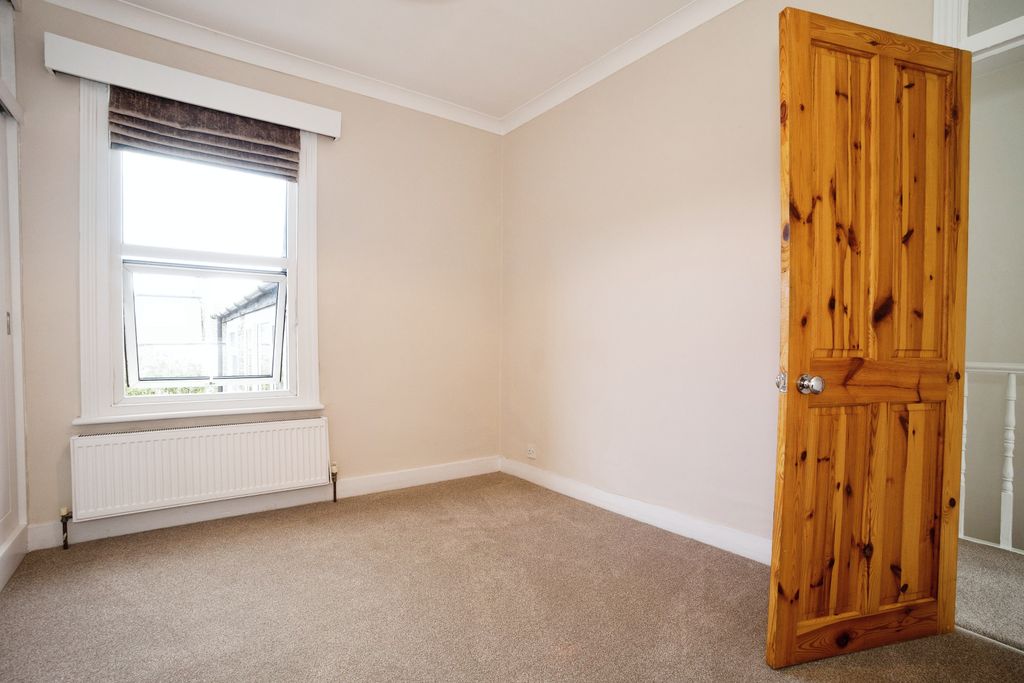Property photo 2 of 10 4