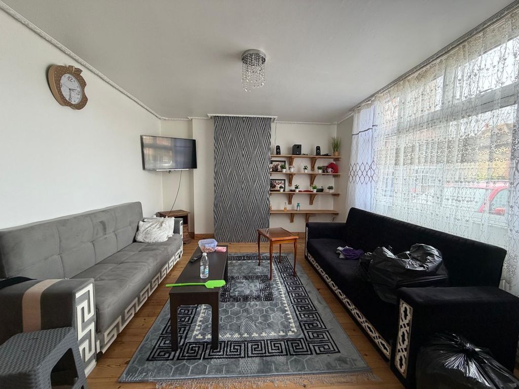 Property photo 2 of 10 Photo 4