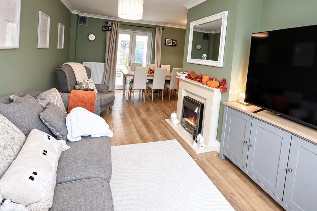 Property photo 3 of 19 Open Plan Lounge & Dining Room