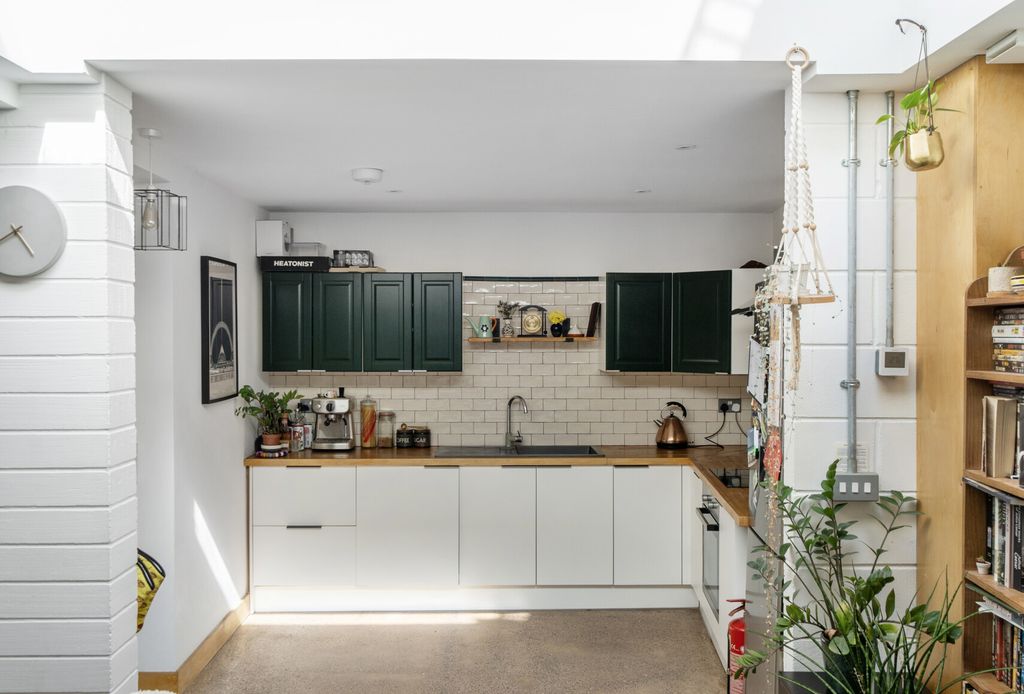 Property photo 3 of 21 1480282-18-6A3Bfe...