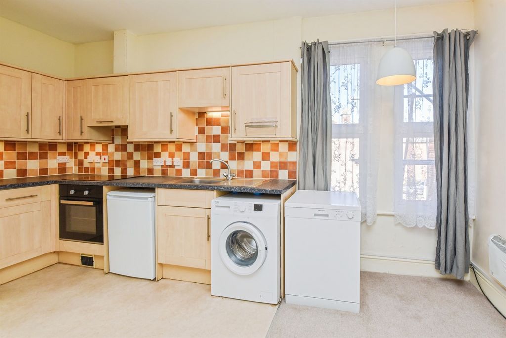 Property photo 2 of 16