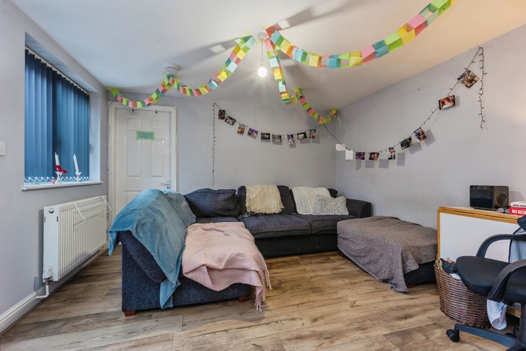 Property photo 3 of 19 Pbox-Img.Jpg