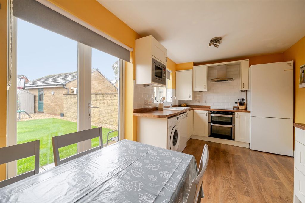 Property photo 3 of 17 Kitchen / Dining Room