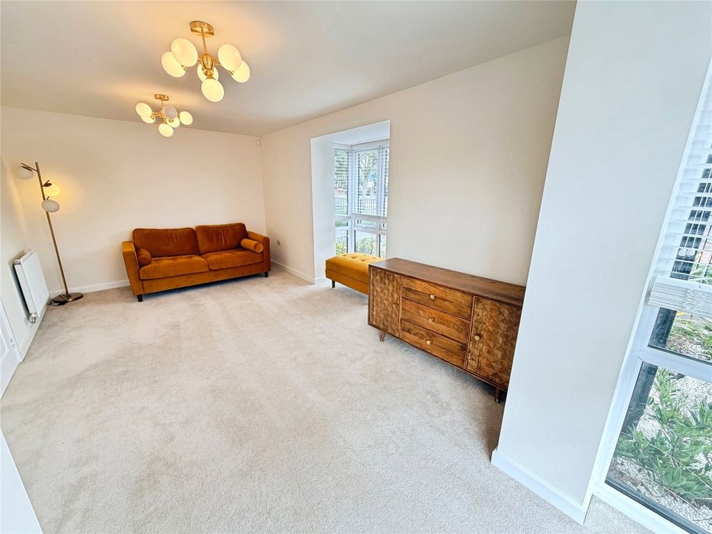Property photo 2 of 25 Lounge