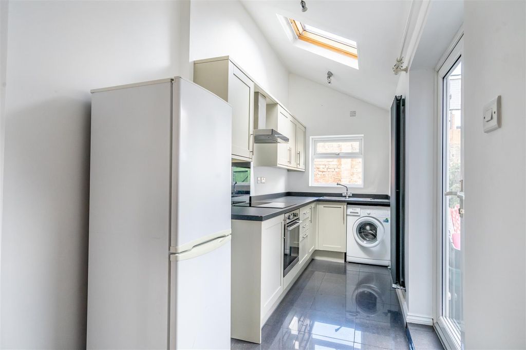 Property photo 3 of 11 Finsbury Street (5 Of 16).Jpg