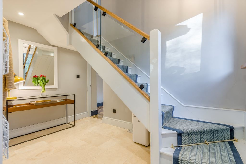 Property photo 3 of 34